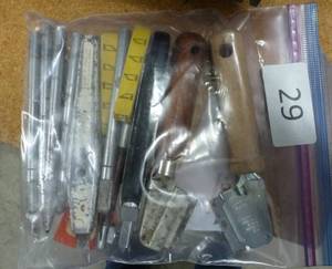 lot 29 image: Bag of exacto knives