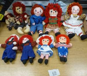 lot 69 image: Group of Raggedy Ann and Andy