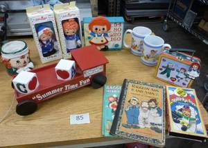 lot 85 image: Raggedy Ann cups, 1924 book, Radio, wagon