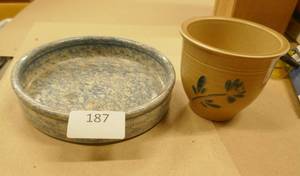 lot 187 image: Red Wing and Pfaltzgraff stoneware, 3 Redwing matching pieces