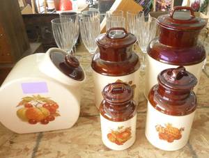 lot 199 image: Very Nice Condition set of McCoy canisters