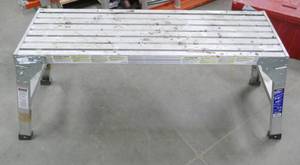 lot 250 image: Werner AP-20 folding platform