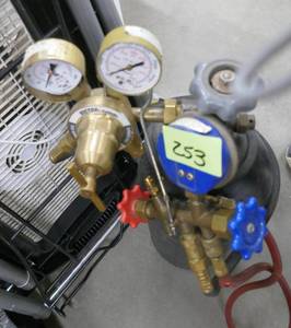 lot 253 image: small nitrogen tank with gauges