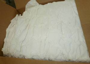 lot 118 image: Queen chenille bedspread, King comforter, Twin sheet set, pillow cases