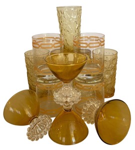 lot 124 image: Vintage Glassware including Anchor Hocking Abler Tumblers, MCM Hollywood Regency Gold Deign Rocks Cocktail Glasses and More
