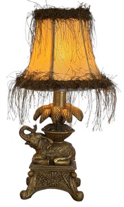 lot 121 image: Vintage Petite Brass Elephant Figurine Table Lamp