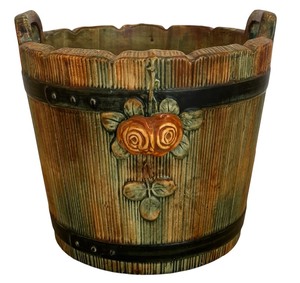 lot 11 image: Vintage Weller Wood Rose Pottery Basket