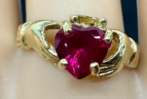 lot 27 image: Vintage 14k Gold Irish Ring