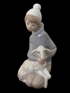 lot 90 image: Lladro Retired Shepherd Boy with Lamb #4676 Handmade Porcelain Figurine