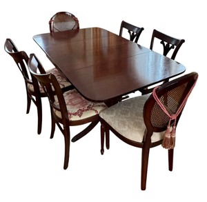 lot 21 image: Vintage Dining Room Table and Chairs Set