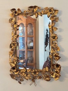 lot 8 image: Beautiful Vintage Gilded Mirror with Floral Design