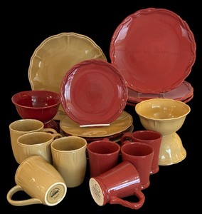 lot 183 image: Assorted Dinnerware
