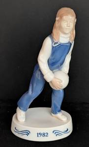 lot 247 image: Bing & Grndahl 1982 Girl with Ball Porcelain Figurine