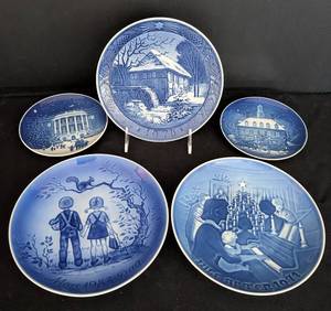 lot 251 image: Variety of Danish Christmas Plates