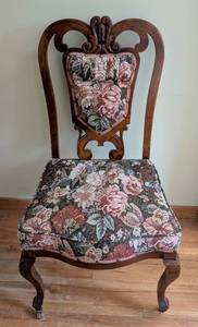 lot 260 image: Elegant Tapestry Upholstered Side Chair