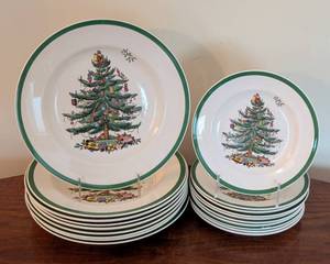 lot 282 image: Spode Christmas Tree Plates