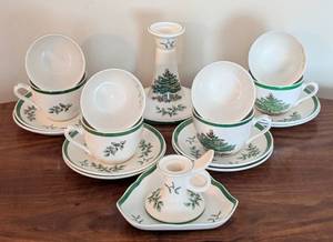 lot 283 image: Spode Christmas Tree Teacups and Candleholders