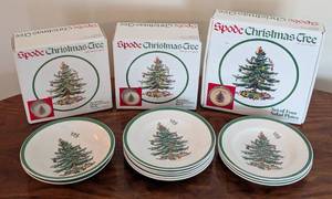 lot 284 image: Assorted Spode Christmas Tree Plates