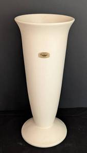 lot 329 image: Large Haeger Trumpet Ceramic Vase