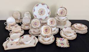 lot 42 image: Paragon Minuet Porcelain Dish Set
