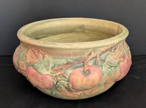 lot 53 image: Vintage Weller Pottery Ceramic Baldin Apples Bowl