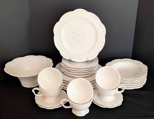 lot 208 image: American Atelier Ceramic Dish Set
