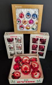 lot 149 image: Assorted Vintage Glass Ball Ornaments
