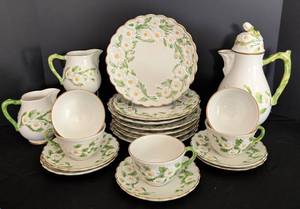 lot 57 image: Mottahedeh Design Italy Daisy Dish Set