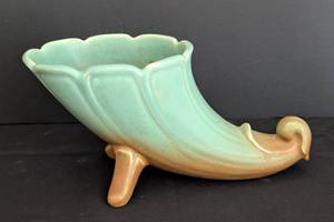 lot 106 image: Weller Pottery Green Ceramic Cornucopia Vase