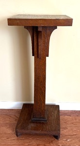 lot 191 image: Vintage Arts and Crafts  Mission Style Wooden Plant Stand