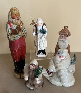 lot 358 image: Assorted Santa Clause Figurines