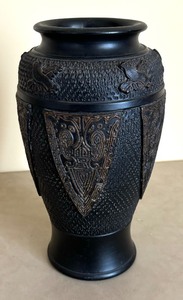 lot 363 image: Vintage 1920- 30s Japanese Tokanabe Pottery Vase  Vintage Art Nouveau