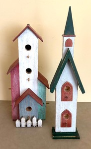 lot 385 image: Beautiful Hand Crafted Decorative Bird Houses