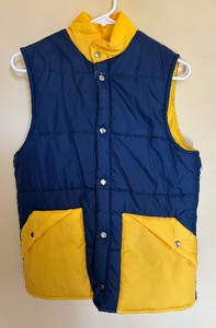 lot 408 image: Vintage Yellow and Blue Field and Stream Size Small Vest