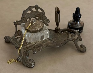lot 410 image: Victorian Style Ornate Art Nouveau Cast Metal Single Inkwell Tray wGlass Jar