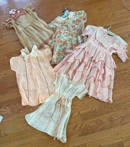 lot 432 image: Variety of Vintage Childrens Dresses