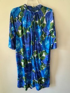 lot 227 image: Vintage Loungees Floral Design House Coat  Nightgown