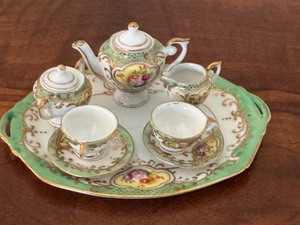 lot 231 image: Antique Made in Occupied Japan Miniature Teaset