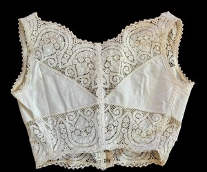 lot 425 image: Vintage KABO The Live Model Brassierre