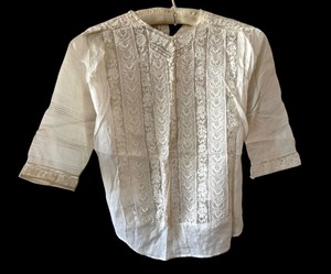 lot 426 image: Antique White with Lace Details Womens Top