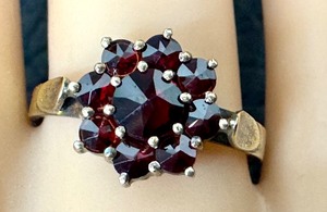 lot 32C image: Vintage Sterling Silver and Garnet Ring