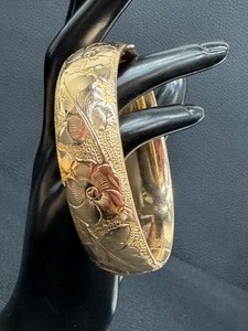 lot 39C image: Antique Edwardian Gold Tone Hinged Cuff Bracelet