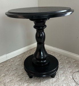 lot 21 image: Black Pedestal Accent Table