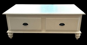 lot 10 image: Stylish White Coffee Table by Riverside Furniture