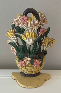 lot 40 image: Cast Iron Floral Doorstop