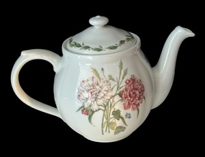 lot 112 image: Noritake Casual Gourmet Garden Teapot