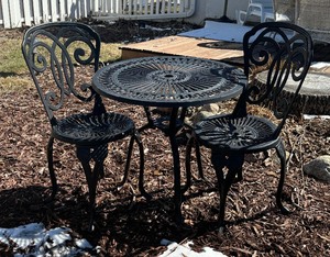lot 37A image: Beautiful Metal Bistro Table with Chairs