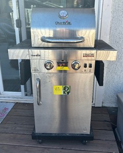 lot 145 image: Char-Broil Signature Tru-Infrared Grill