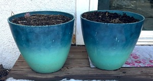 lot 183 image: Two Pretty Planter Pots