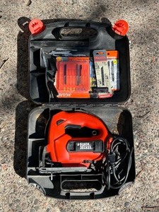 lot 139 image: Black & Decker Automatic Corded Variable Speed Jigsaw with Case and Variety of Extra Blades